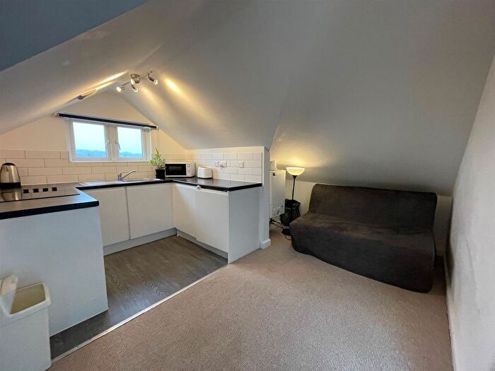 1 Bedroom Flat To Rent In Fore Street, Ivybridge, PL21