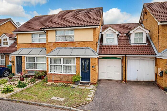 3 Bedroom Terraced House For Sale In Puffin Way, Aylesbury, Bucks, HP19