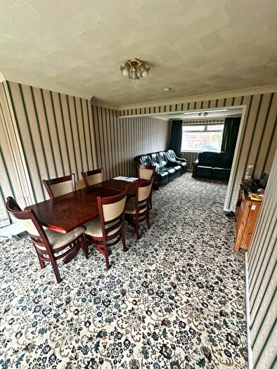 3 Bedroom Semi-Detached House To Rent In Charlwood Road, Luton, LU4