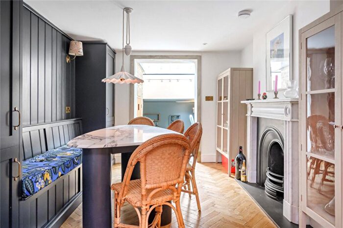 3 Bedroom Terraced House For Sale In Theberton Street, Barnsbury, London, N1 - Photo 12