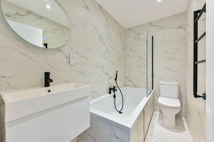 2 Bedroom Flat To Rent In Ashbourne Road, Tooting, Mitcham, CR4