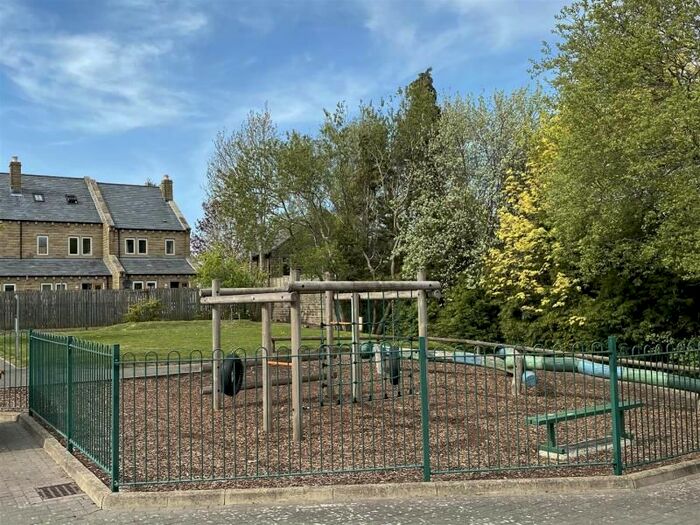 3 Bedroom Town House To Rent In Towngate Fold, Meltham, HD9