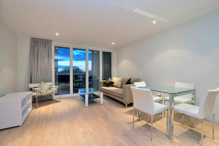 1 Bedroom Flat To Rent In Pump House Crescent, Kew Bridge, TW8