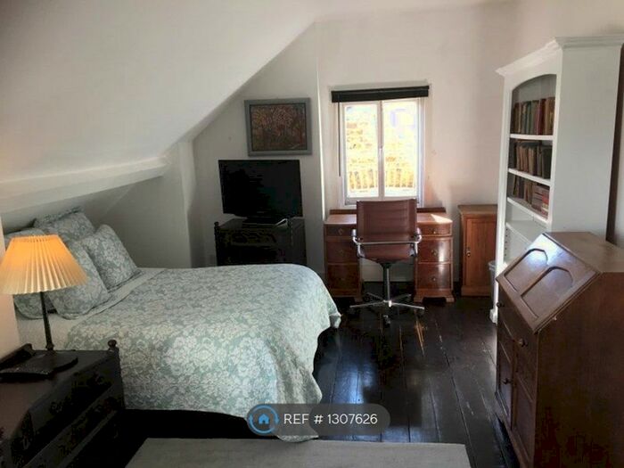 Studio To Rent In Holmdene Avenue, London SE24