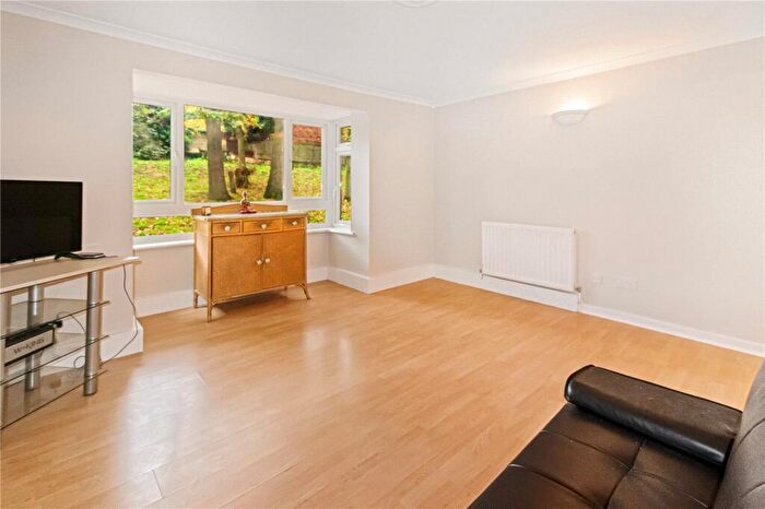 2 Bedroom Apartment To Rent In Marston Way, London, SE19