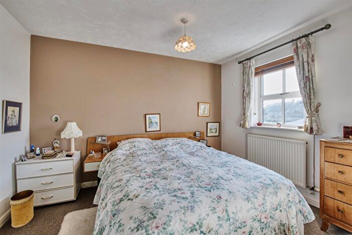 3 Bedroom End Of Terrace House For Sale In Dexter Way, Warmington, PE8