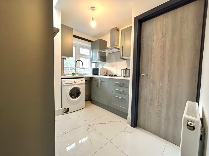 1 Bedroom Studio To Rent In Spearing Road, High Wycombe, HP12