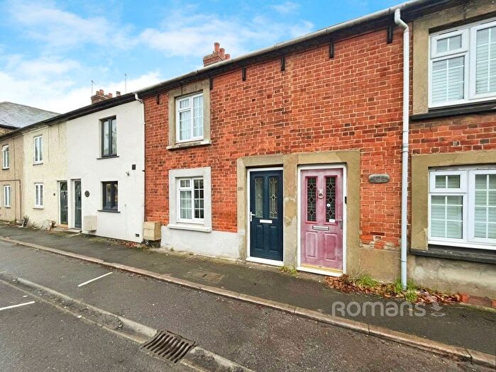 2 Bedroom Terraced House For Sale In Farnborough Road, Farnham, Surrey, GU9