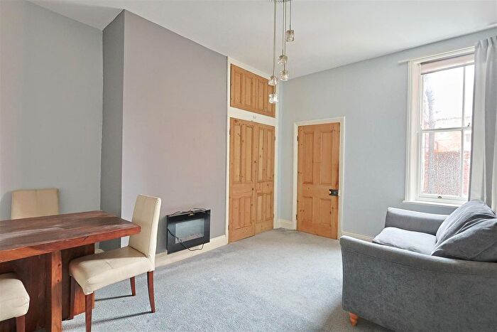 2 Bedroom Flat To Rent In Fairfield Road, West Jesmond, Newcastle Upon Tyne, NE2