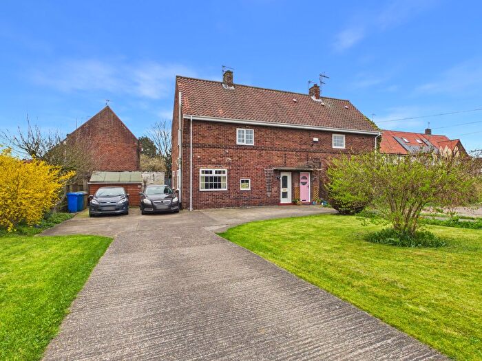 3 Bedroom Semi-detached House For Sale In Cherry Tree Lane, Beverley, HU17