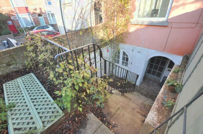 1 Bedroom Flat To Rent In York Terrace, Exeter, EX4