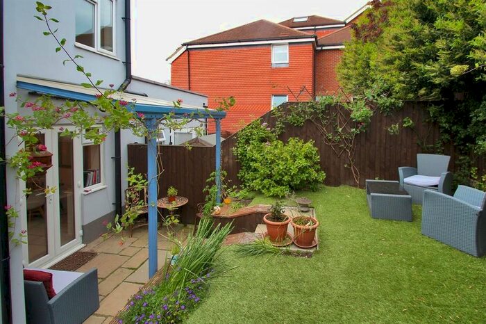 1 Bedroom Flat To Rent In High Street, Edenbridge, TN8