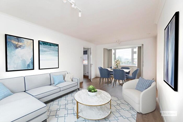 2 Bedroom Apartment To Rent In Hatch Lane, London, E4