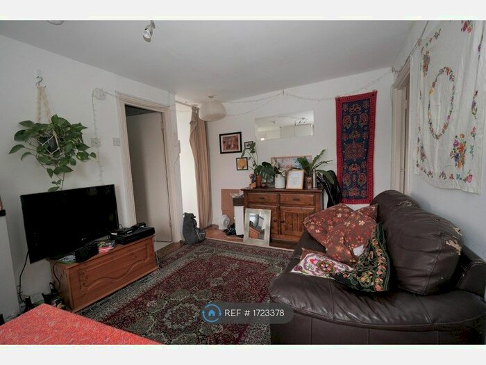2 Bedroom Flat To Rent In Essex Road, London, N1