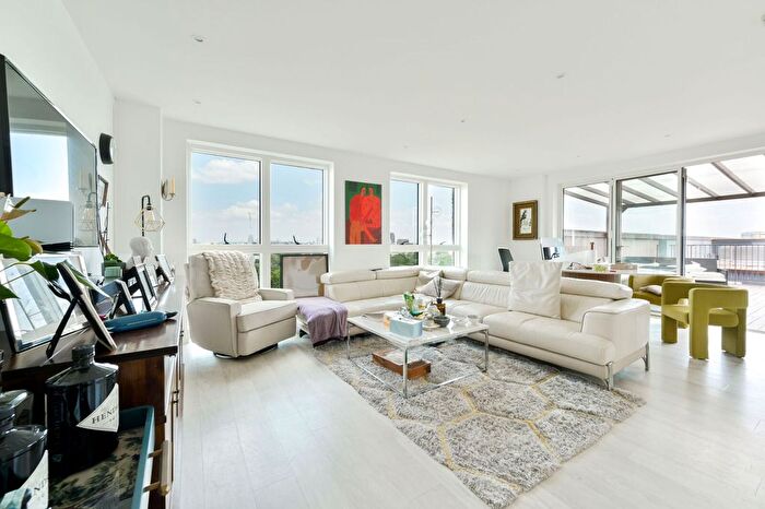2 Bedroom Flat For Sale In Lakeside Drive, Park Royal, London, NW10