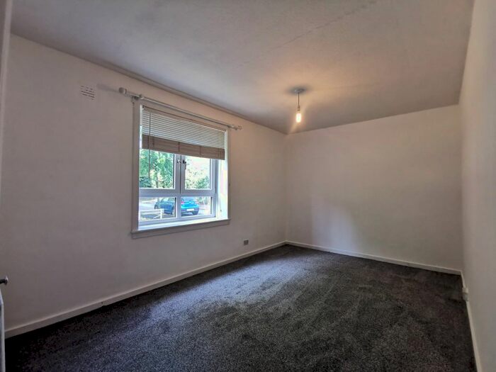2 Bedroom Flat To Rent In Carnie Gardens, Ashgrove, Aberdeen, AB25