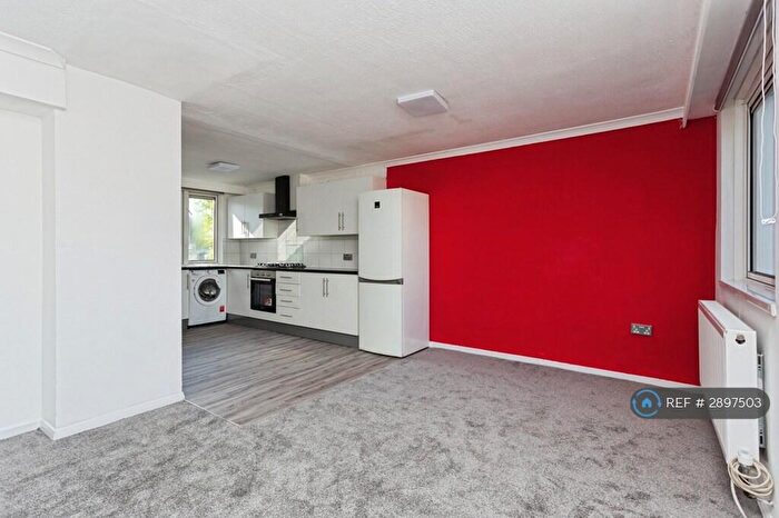 3 Bedroom Flat To Rent In Hazeldene Drive, Pinner, HA5