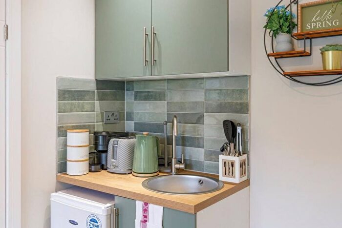 1 Bedroom Studio To Rent In Graham Rd, London, E8