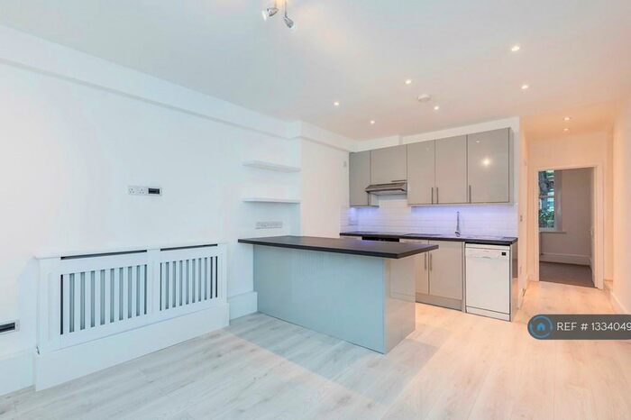 2 Bedroom Flat To Rent In Barclay Road, London, E11