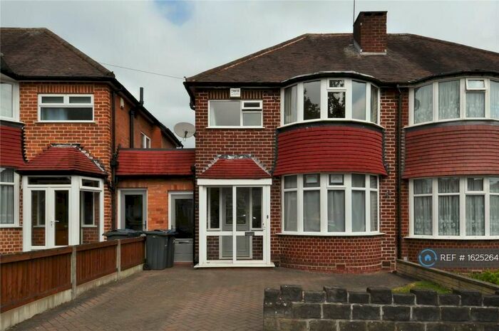 3 Bedroom Semi-Detached House To Rent In Birmingham, Birmingham, B31
