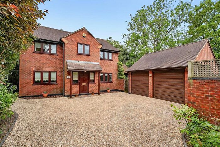 4 Bedroom Detached House For Sale In Ruscombe Road, Twyford, Reading, Berkshire, RG10