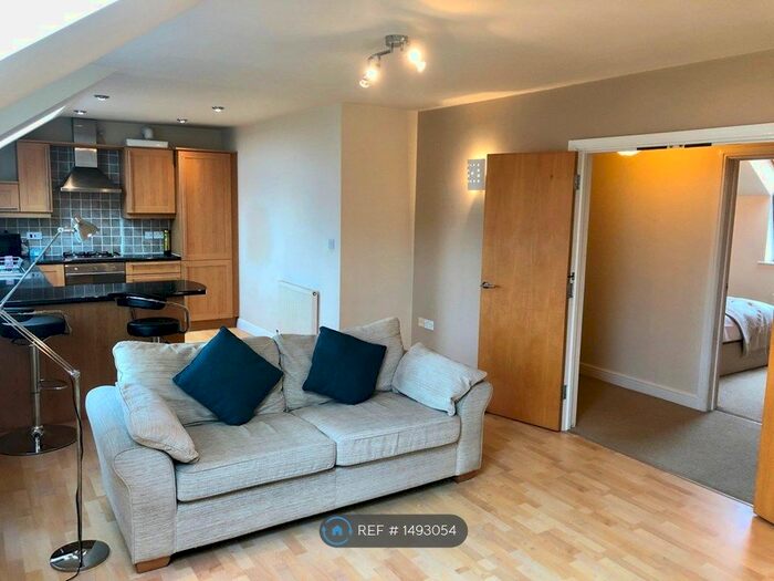 2 Bedroom Flat To Rent In Porchester Court, Nottingham, NG3