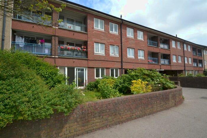 2 Bedroom Flat To Rent In Ingram Crescent East, Hove, BN3