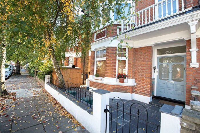 3 Bedroom Flat For Sale In Whitehall Gardens, Acton, W3