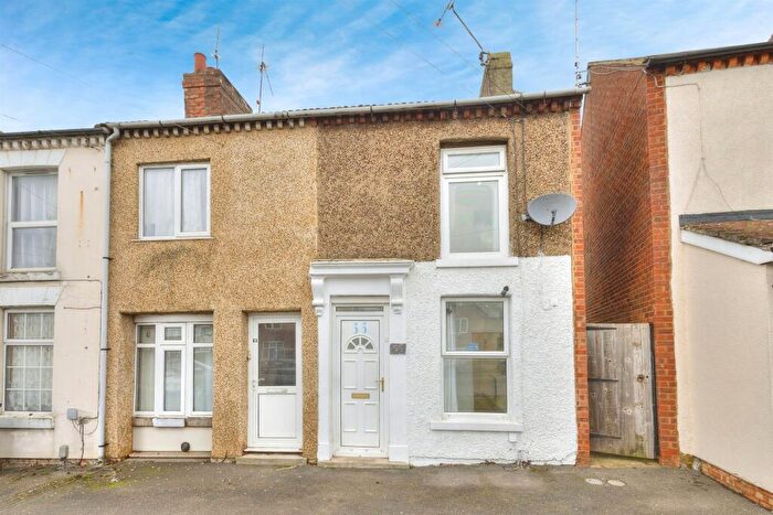 2 Bedroom End Of Terrace House For Sale In Boughton Green Road, Northampton, NN2