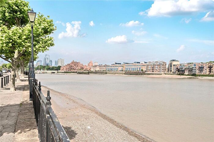 2 Bedroom Apartment To Rent In Sophia Square, London, SE16