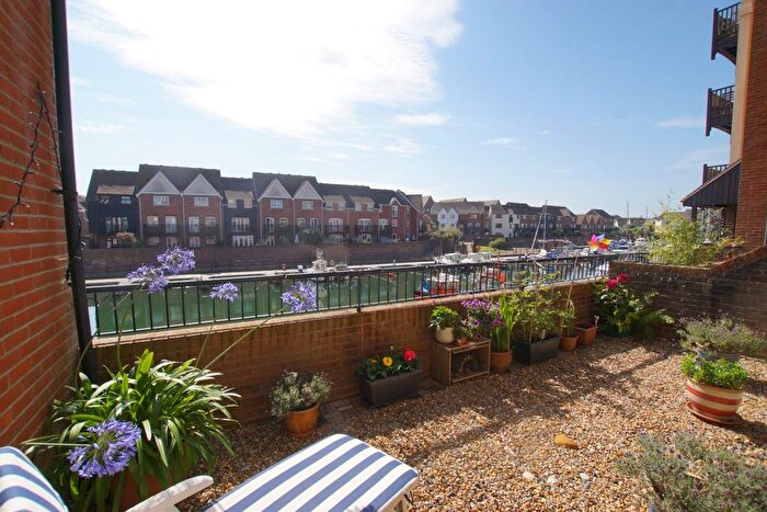 2 Bedroom Flat For Sale In Daytona Quay, Eastbourne, BN23