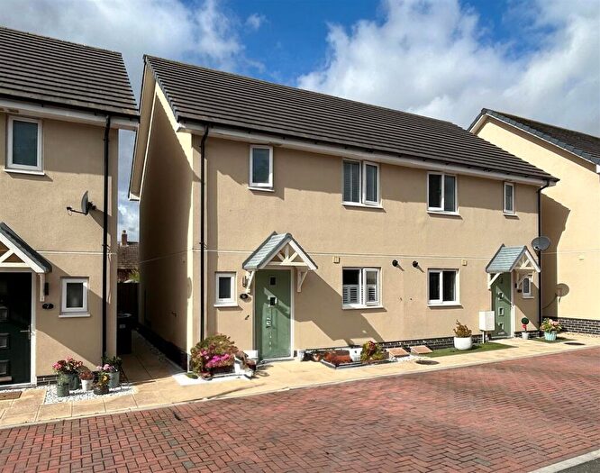 3 Bedroom Semi Detached House For Sale In Brock Close, Wittering, Peterborough, PE8