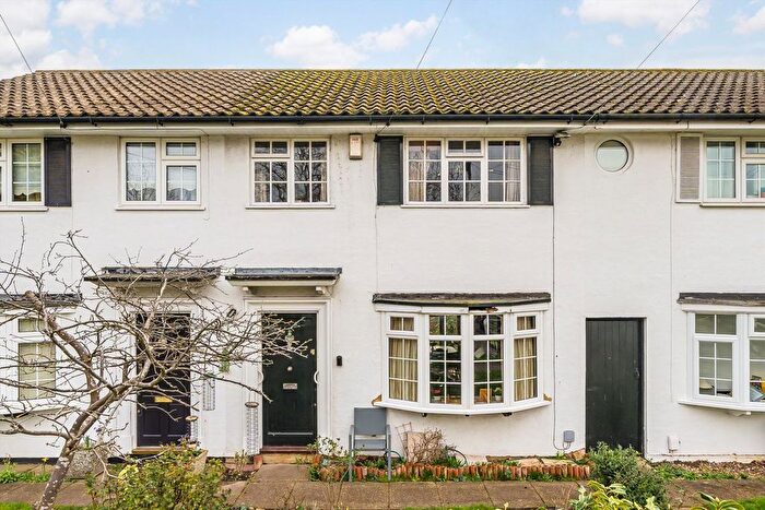 3 Bedroom Property For Sale In Regency Close, Hampton, TW12