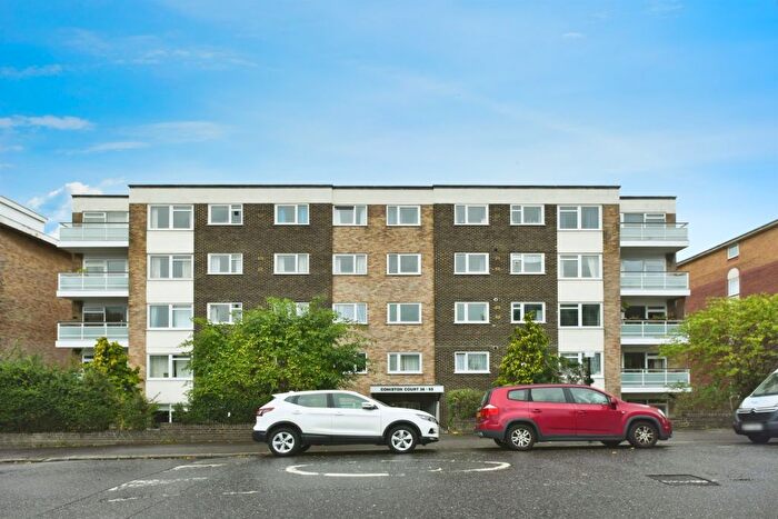 2 Bedroom Flat For Sale In Holland Road, Hove, BN3
