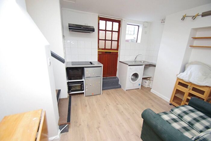 1 Bedroom Flat To Rent In Sotheron Road, Watford, Watford, WD17