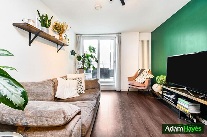 1 Bedroom Apartment For Sale In Lankaster Gardens, East Finchley, N2