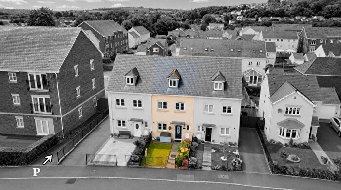 3 Bedroom Town House For Sale In Tyn Y Bonau Road, Pontarddulais, Swansea, West Glamorgan, SA4