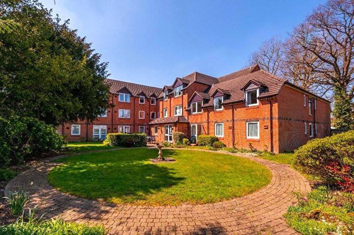 1 Bedroom Apartment For Sale In Roslan Court, Horley, RH6