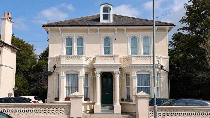 2 Bedroom Flat For Sale In Garden Flat, Laton Road, Hastings, TN34