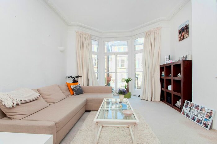 1 Bedroom Flat To Rent In Cardigan Road, Richmond, TW10