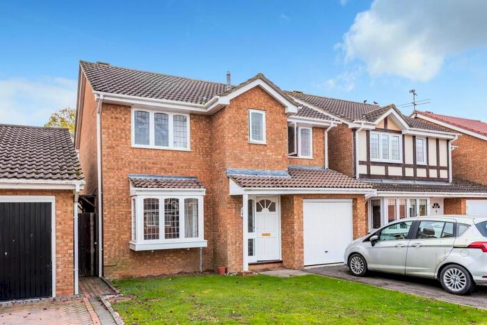 4 Bedroom Detached House To Rent In Osprey Close, Bicester, OX26