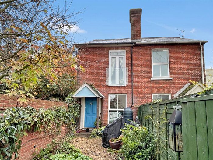 3 Bedroom Semi Detached House For Sale In Churchfields Road, Salisbury, SP2