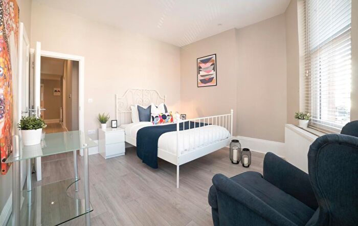 2 Bedroom Flat To Rent In Finchley Road, London, NW3