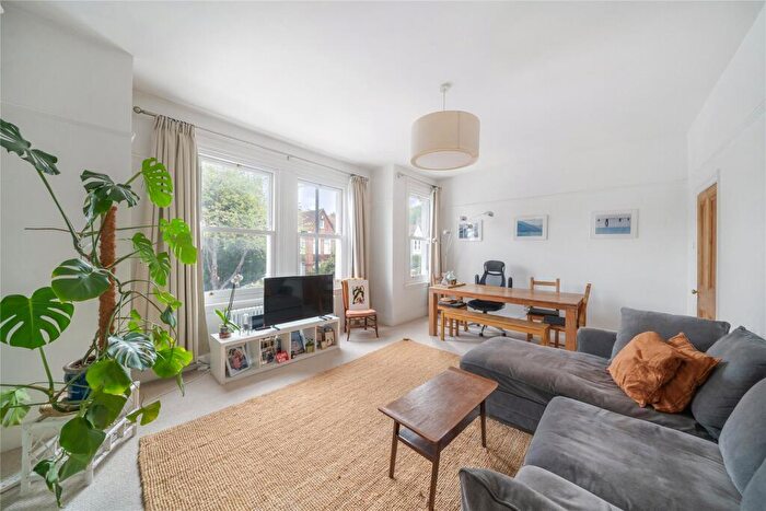 3 Bedroom Flat For Sale In Croxted Road, London, SE24