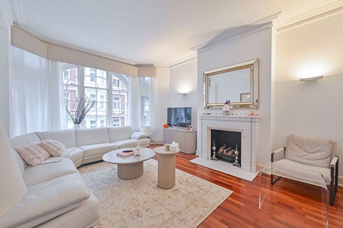 3 Bedroom Flat To Rent In Basil Street, Knightsbridge, London, SW3