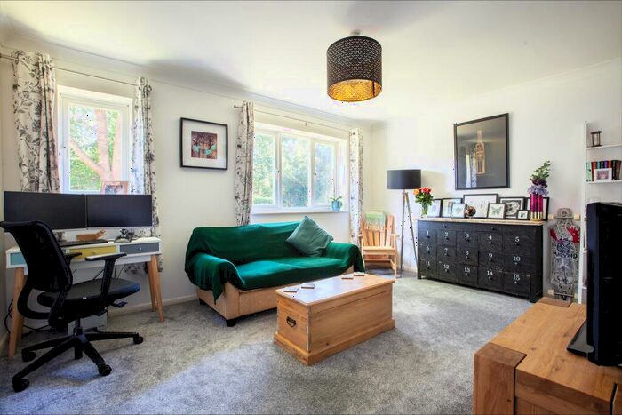 1 Bedroom Flat For Sale In Chetwood Road, Crawley, RH11