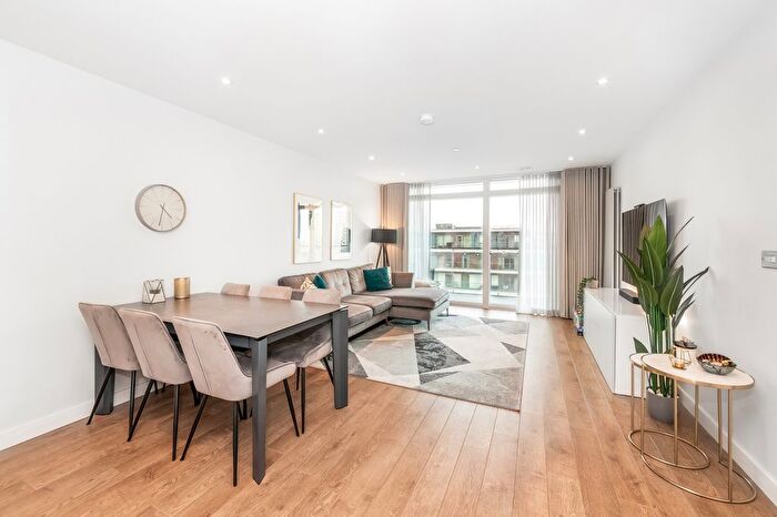3 Bedroom Flat For Sale In Iverson Point, Harrison Walk, London, SE10
