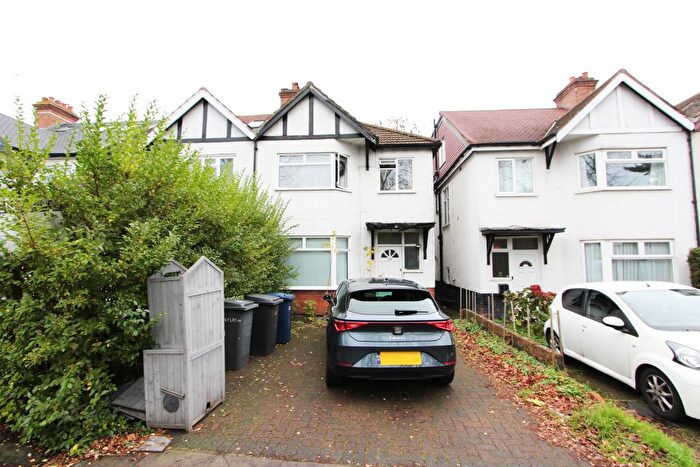 3 Bedroom Semi Detached House For Sale In Sunningfields Road, London, NW4