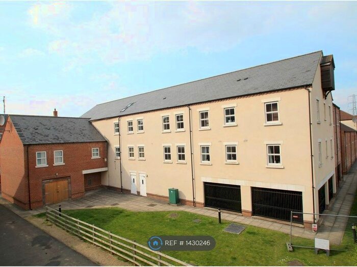 2 Bedroom Flat To Rent In Pine Street, Aylesbury, HP19