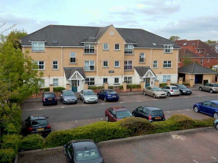 2 Bedroom Ground Flat To Rent In Buckingham Court, Windsor Close, GU14